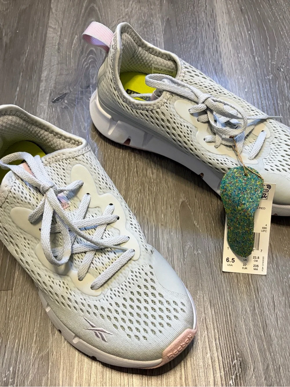 Women's Lightweight Mesh Running Sneakers - Grey/Pink